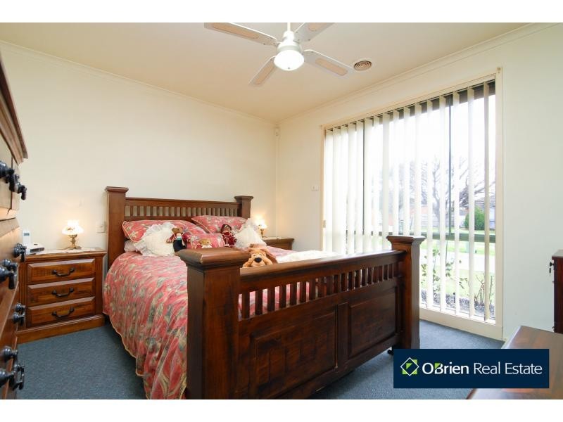 4 Friendship Close, Cranbourne VIC 3977