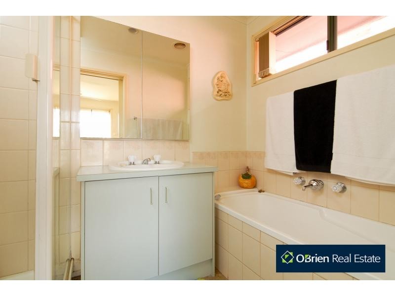 4 Friendship Close, Cranbourne VIC 3977