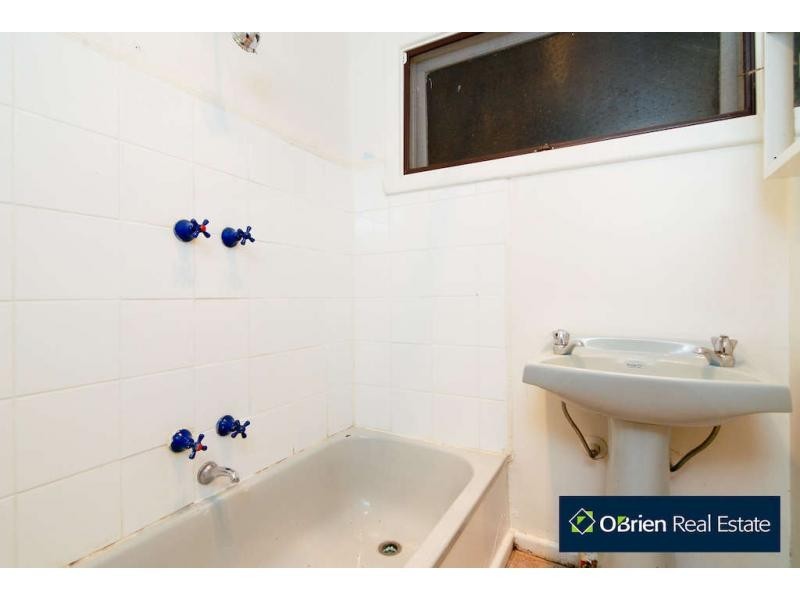 31 Loch Street, Cranbourne VIC 3977