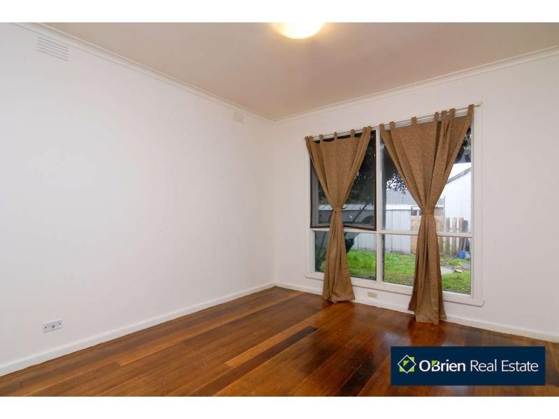 31 Loch Street, Cranbourne VIC 3977