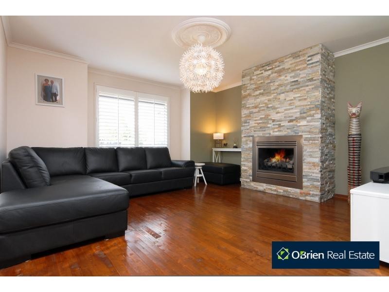 124 Courtney Avenue, Cranbourne North VIC 3977