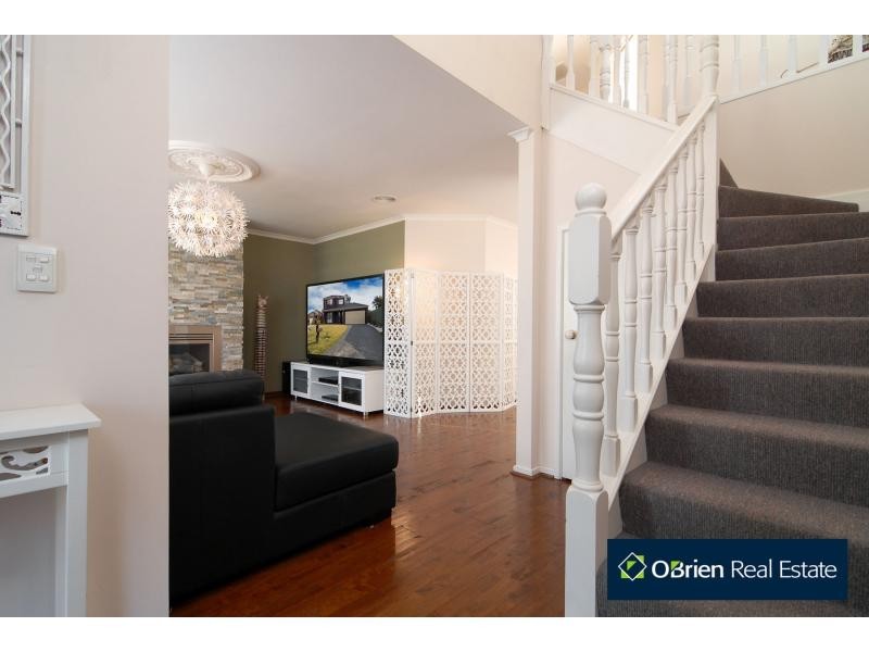 124 Courtney Avenue, Cranbourne North VIC 3977