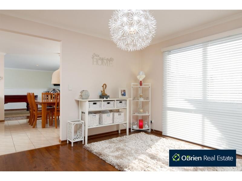 124 Courtney Avenue, Cranbourne North VIC 3977