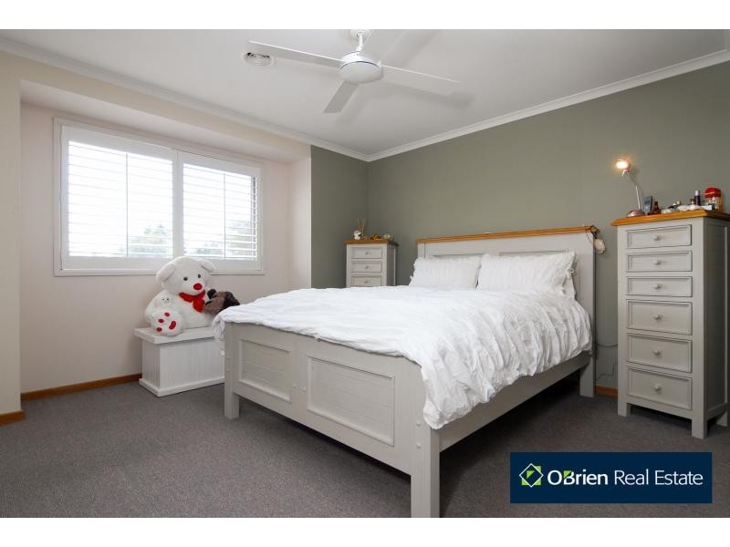 124 Courtney Avenue, Cranbourne North VIC 3977