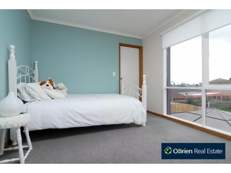 124 Courtney Avenue, Cranbourne North VIC 3977