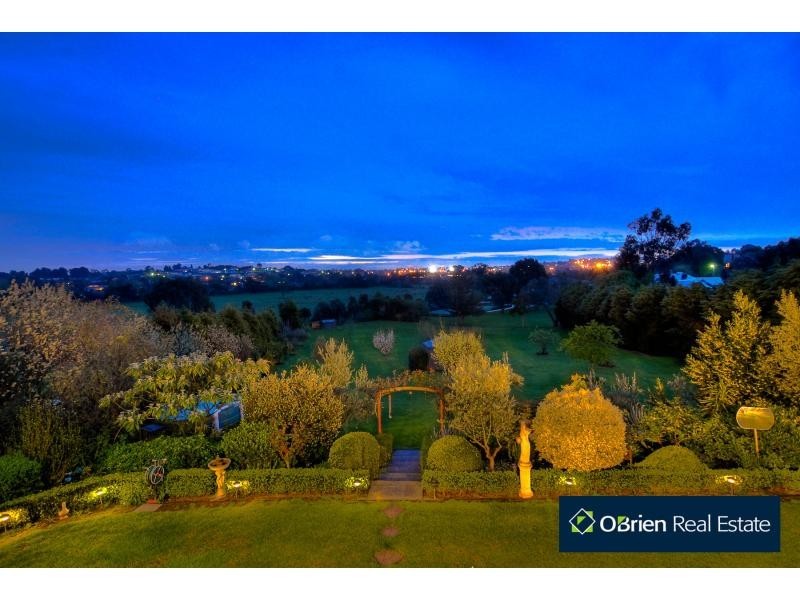 15-16 Maclaine Court, Narre Warren North VIC 3804