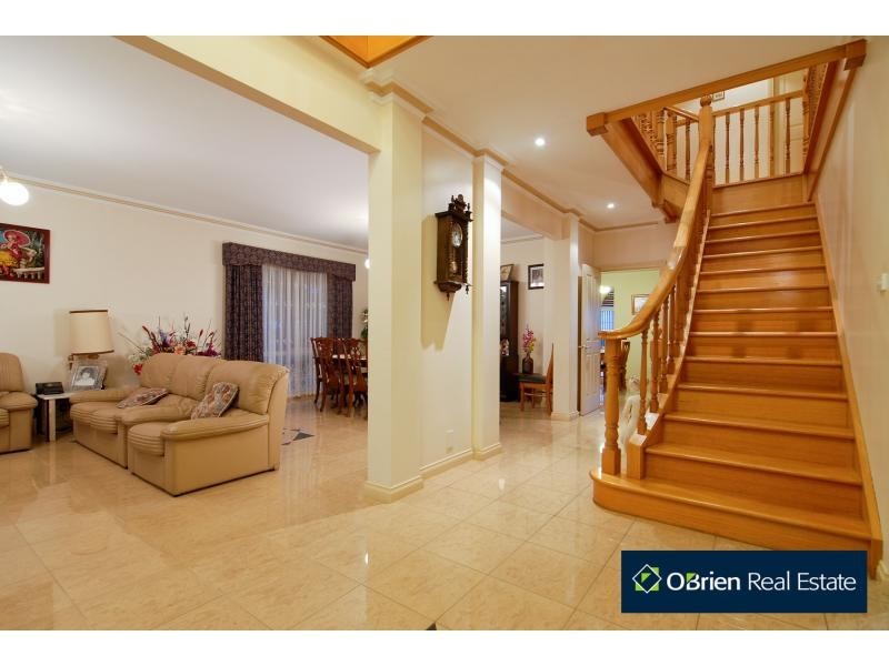 15-16 Maclaine Court, Narre Warren North VIC 3804