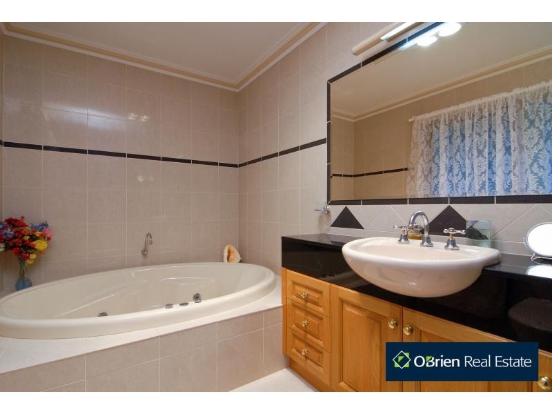 15-16 Maclaine Court, Narre Warren North VIC 3804