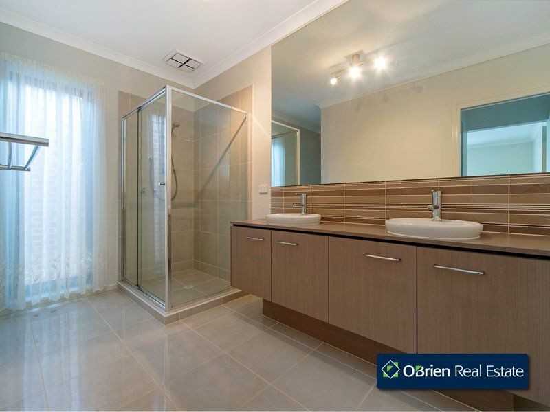 16 Noremac Grove, Lyndhurst VIC 3975