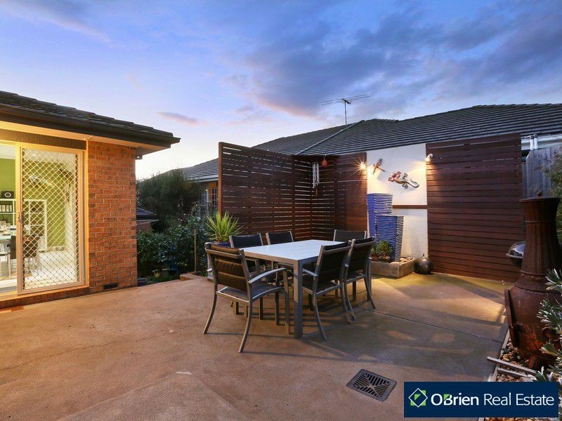 22 Fairholme Boulevard, Berwick VIC 3806