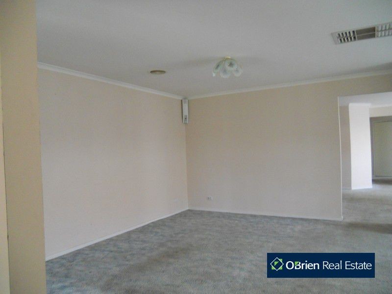 34 Bellarine Drive, Cranbourne VIC 3977