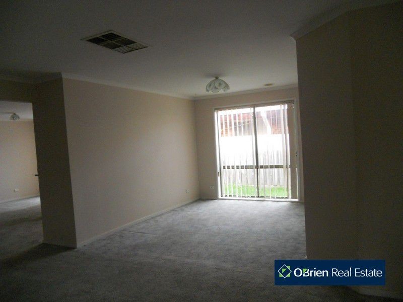 34 Bellarine Drive, Cranbourne VIC 3977