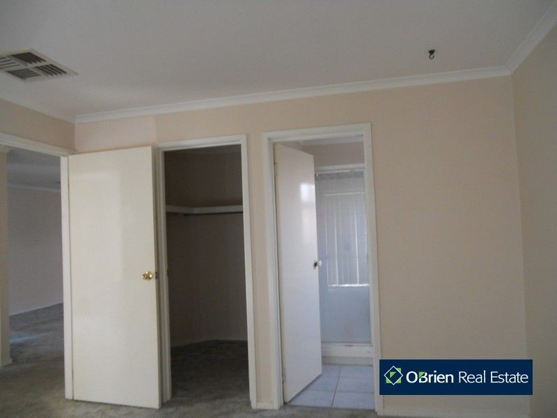 34 Bellarine Drive, Cranbourne VIC 3977