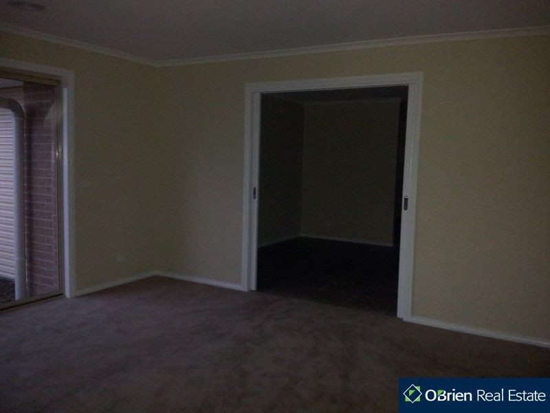 6 Loz Court, Pakenham VIC 3810