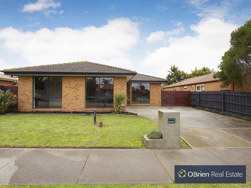 50 Broome Crescent, Cranbourne North VIC 3977