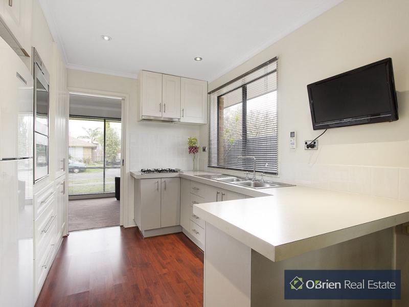 50 Broome Crescent, Cranbourne North VIC 3977