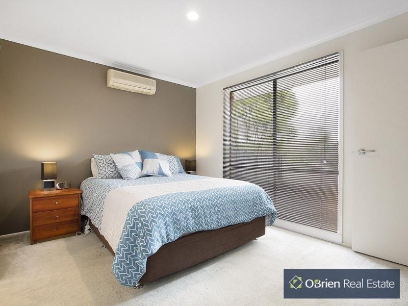 50 Broome Crescent, Cranbourne North VIC 3977