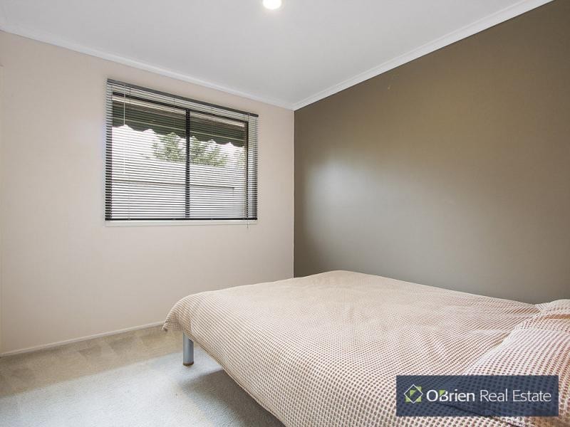 50 Broome Crescent, Cranbourne North VIC 3977