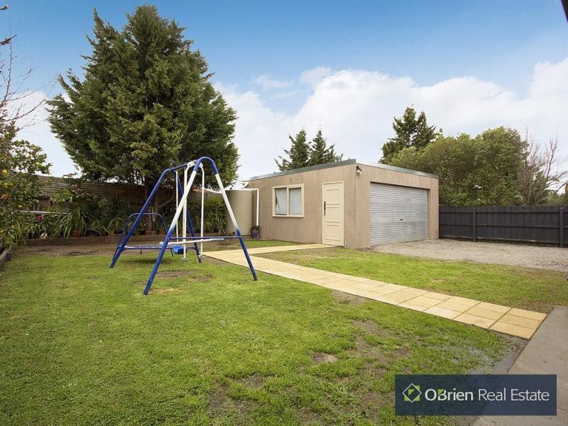 50 Broome Crescent, Cranbourne North VIC 3977