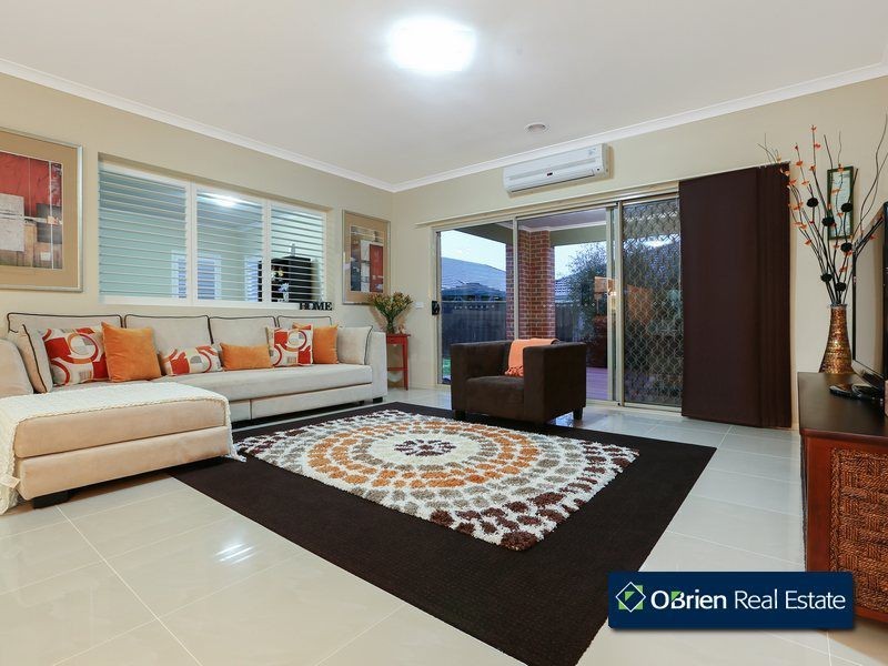 11 Manorwood Way, Berwick VIC 3806