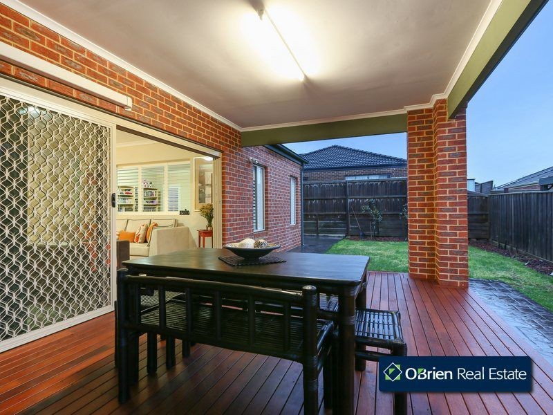 11 Manorwood Way, Berwick VIC 3806
