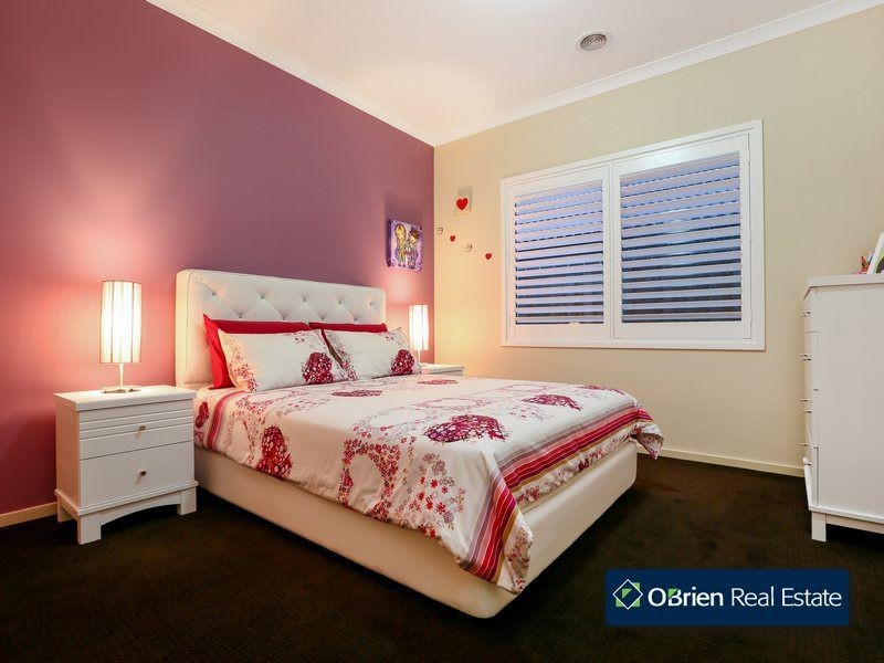 11 Manorwood Way, Berwick VIC 3806