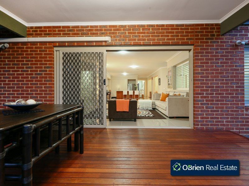 11 Manorwood Way, Berwick VIC 3806