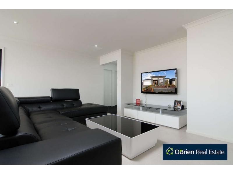 29 Alarah Boulevard, Cranbourne West VIC 3977