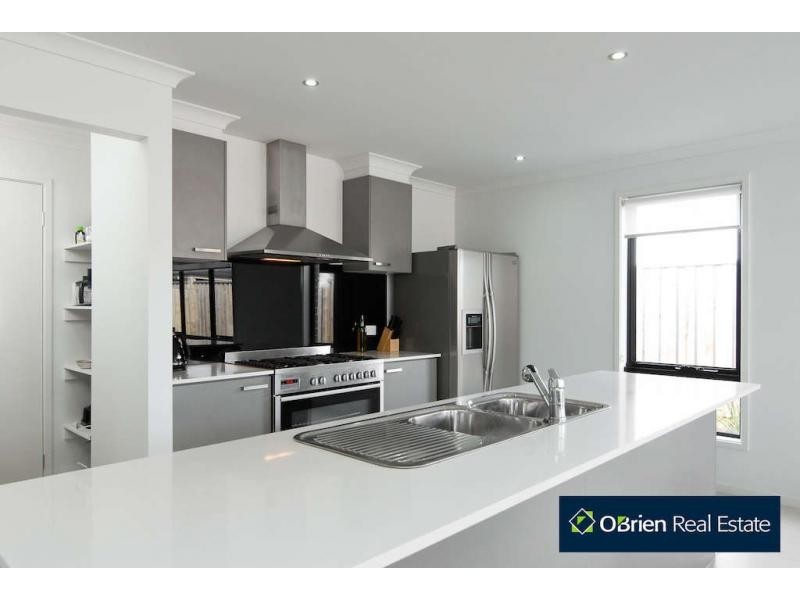 29 Alarah Boulevard, Cranbourne West VIC 3977