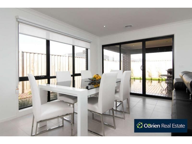 29 Alarah Boulevard, Cranbourne West VIC 3977