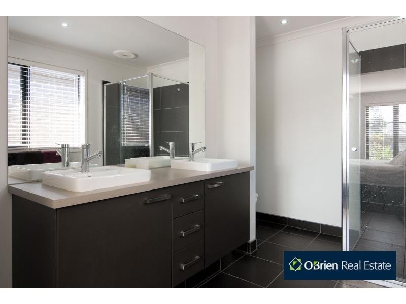 29 Alarah Boulevard, Cranbourne West VIC 3977