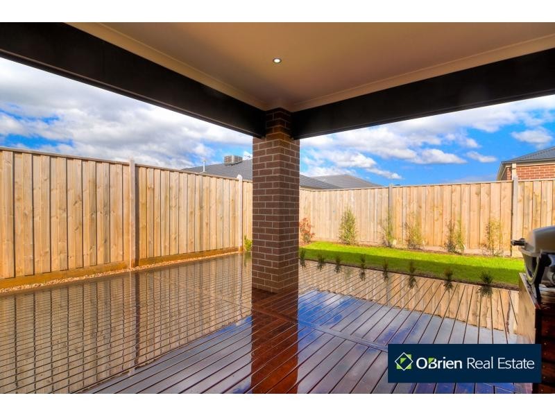 29 Alarah Boulevard, Cranbourne West VIC 3977