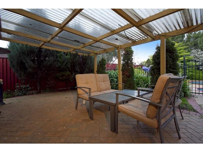 12 Strathavan Drive, Berwick VIC 3806