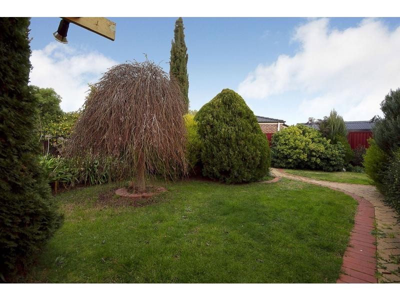 12 Strathavan Drive, Berwick VIC 3806