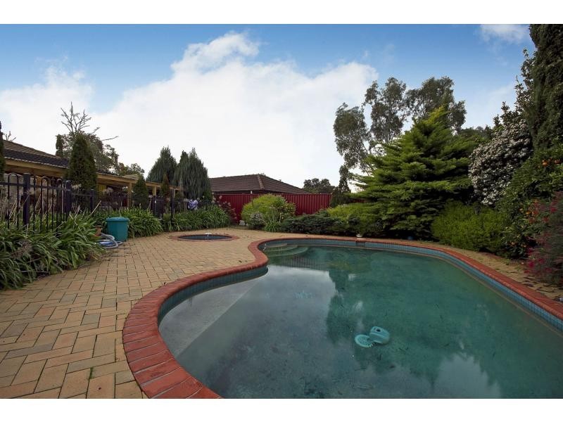 12 Strathavan Drive, Berwick VIC 3806