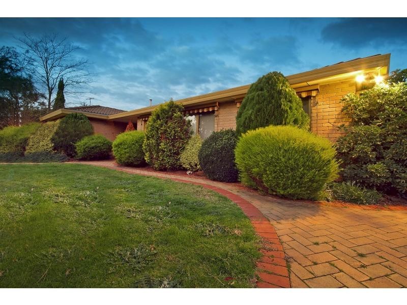 12 Strathavan Drive, Berwick VIC 3806