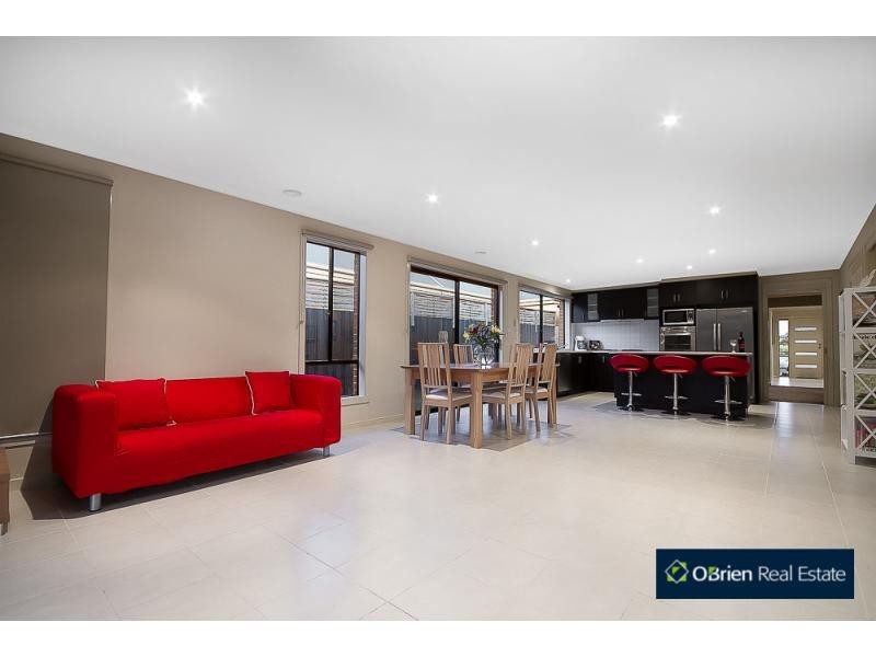 3 Parkstone Vista, Cranbourne VIC 3977