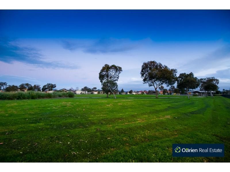 3 Parkstone Vista, Cranbourne VIC 3977