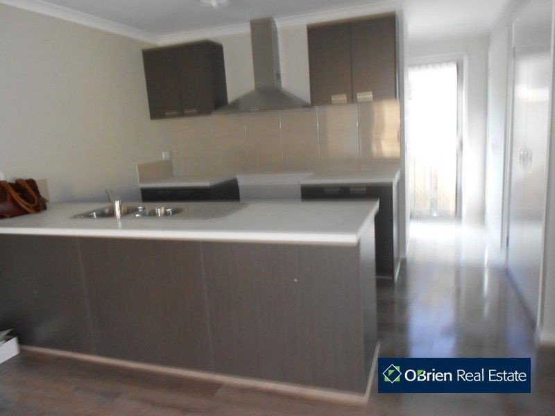 24 Mickleham Drive, Cranbourne North VIC 3977