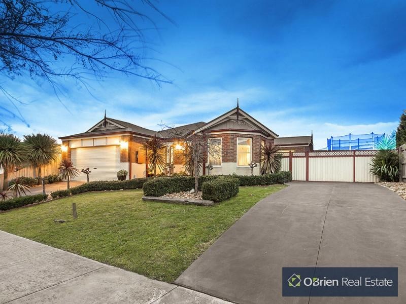 12 Gwenton Avenue, Cranbourne East VIC 3977