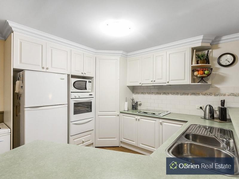 12 Gwenton Avenue, Cranbourne East VIC 3977