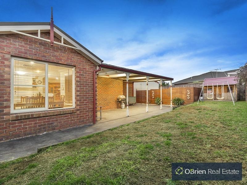 12 Gwenton Avenue, Cranbourne East VIC 3977