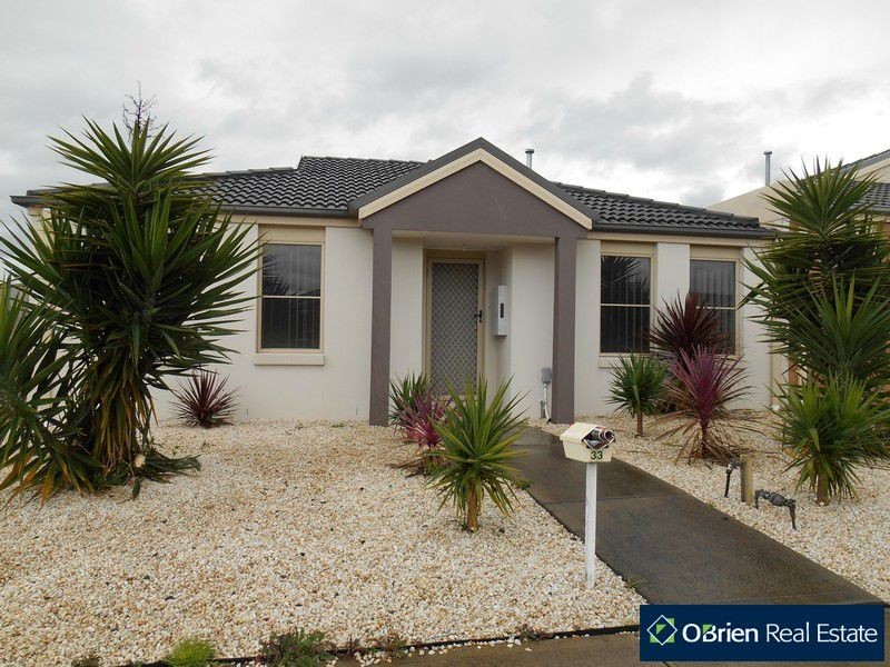 33 Honey Myrtle Way, Cranbourne VIC 3977
