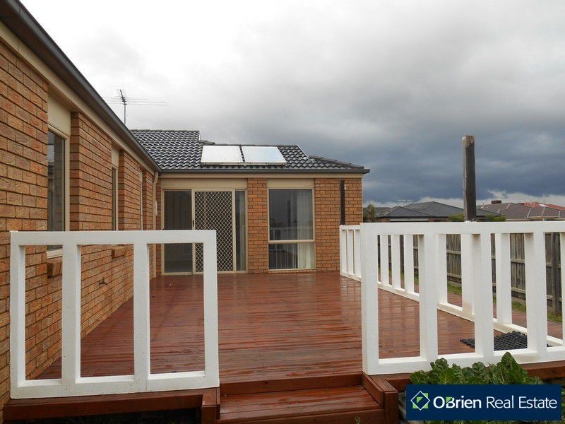 33 Honey Myrtle Way, Cranbourne VIC 3977