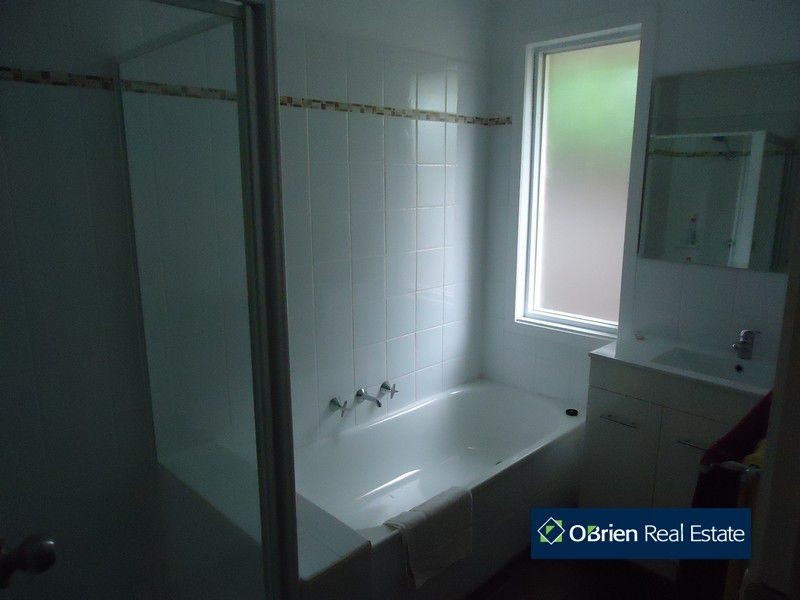 54 Saxonwood Drive, Narre Warren VIC 3805