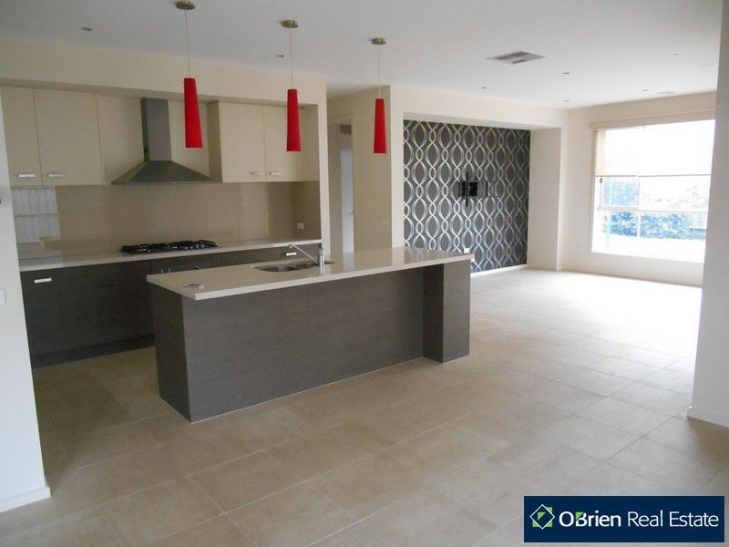 19 Peisley Crescent, Cranbourne VIC 3977