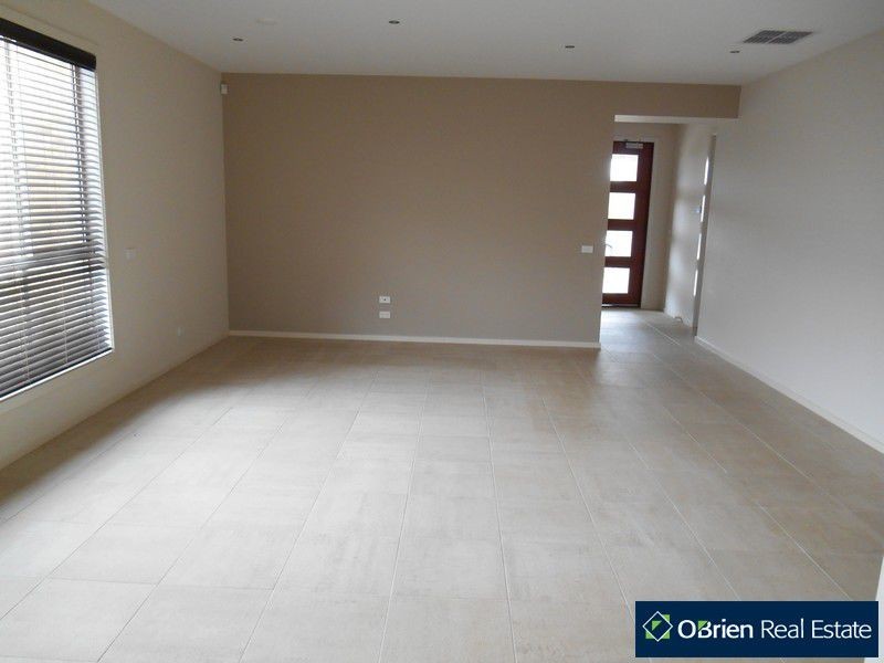 19 Peisley Crescent, Cranbourne VIC 3977