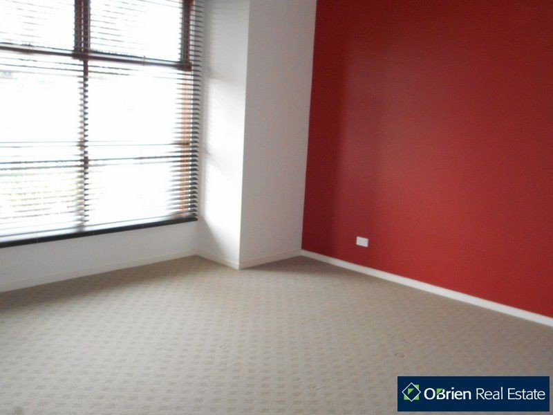 19 Peisley Crescent, Cranbourne VIC 3977