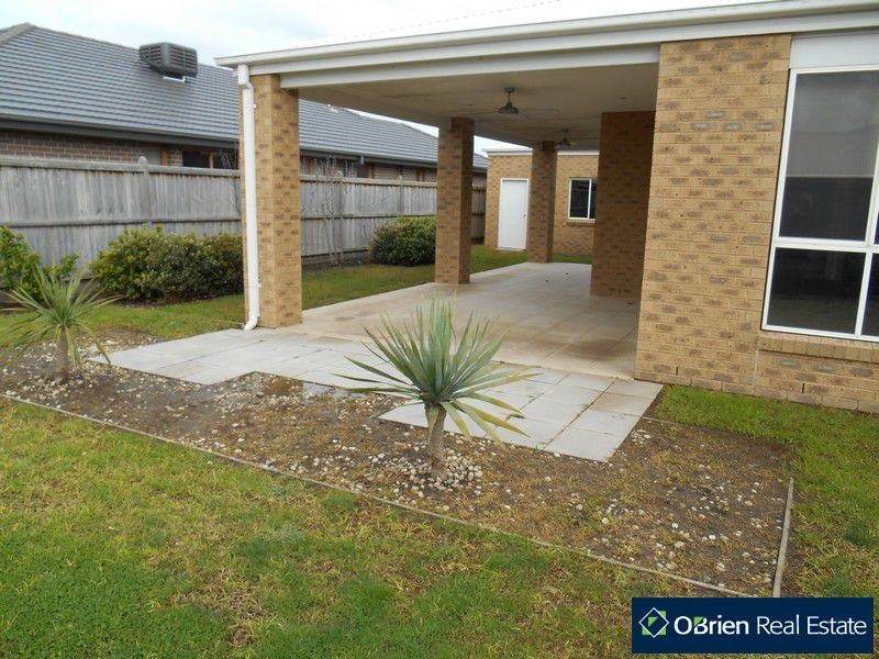 19 Peisley Crescent, Cranbourne VIC 3977