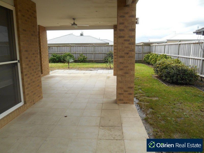 19 Peisley Crescent, Cranbourne VIC 3977